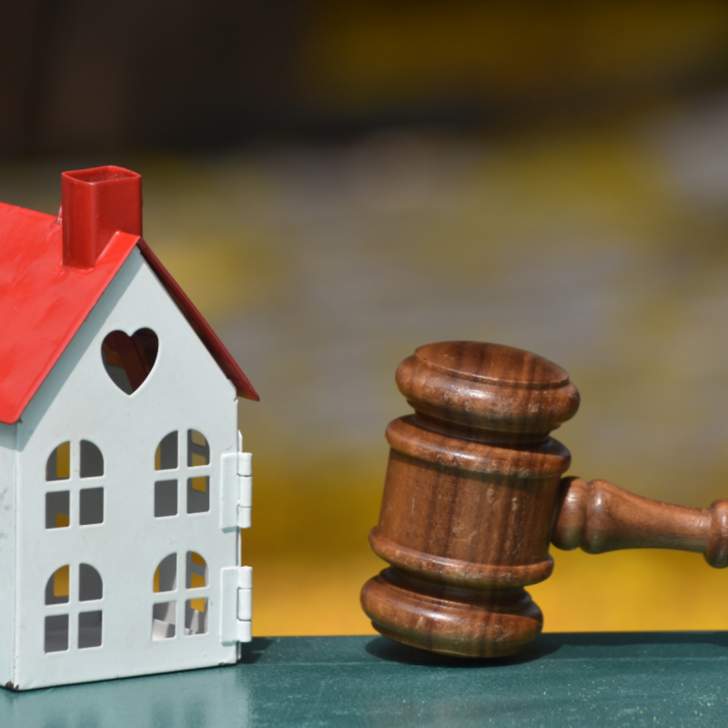 Picture of a house and a court gavel